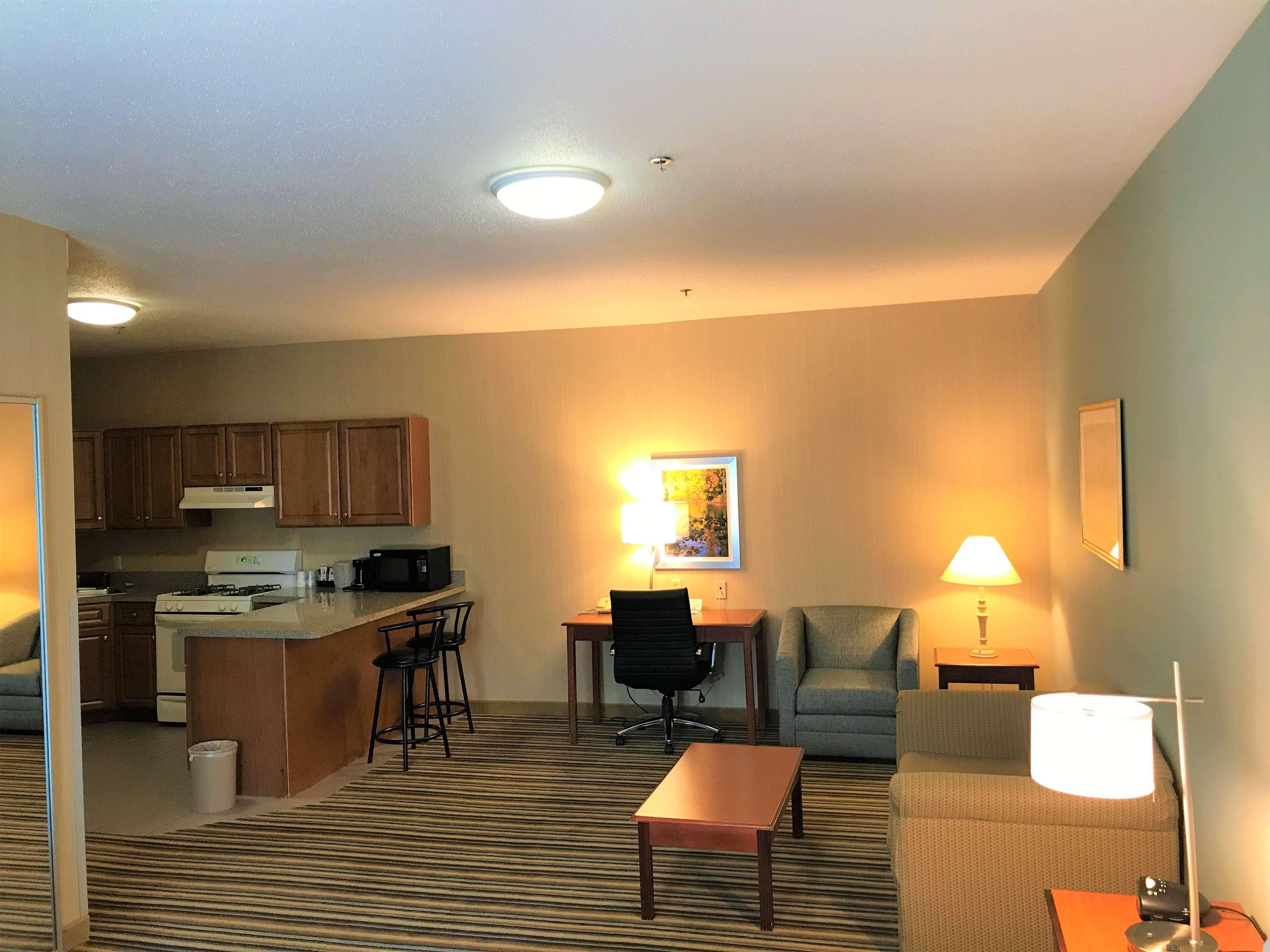 Best Western Plus New England Inn & Suites Berlin Exterior foto