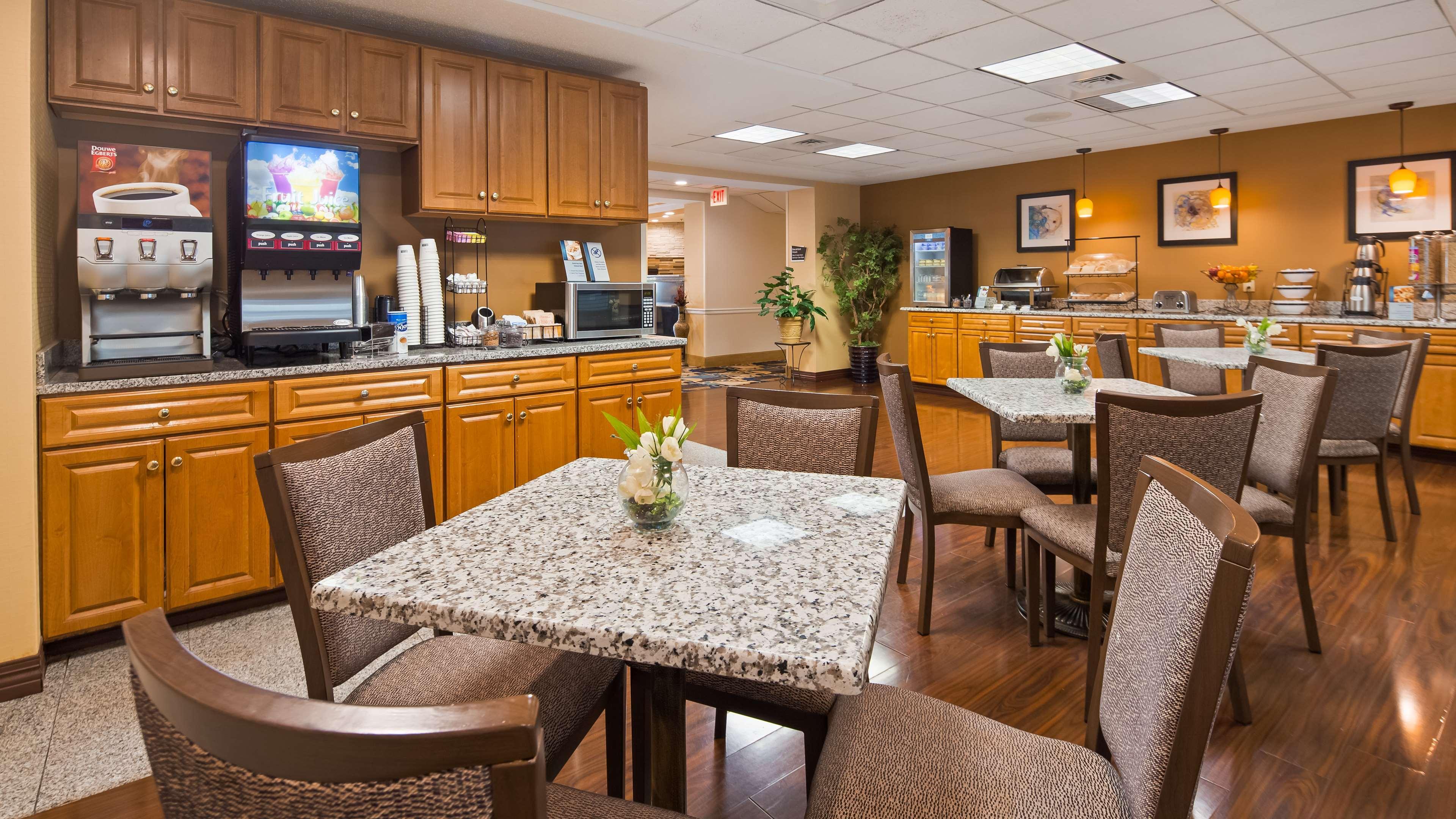 Best Western Plus New England Inn & Suites Berlin Exterior foto