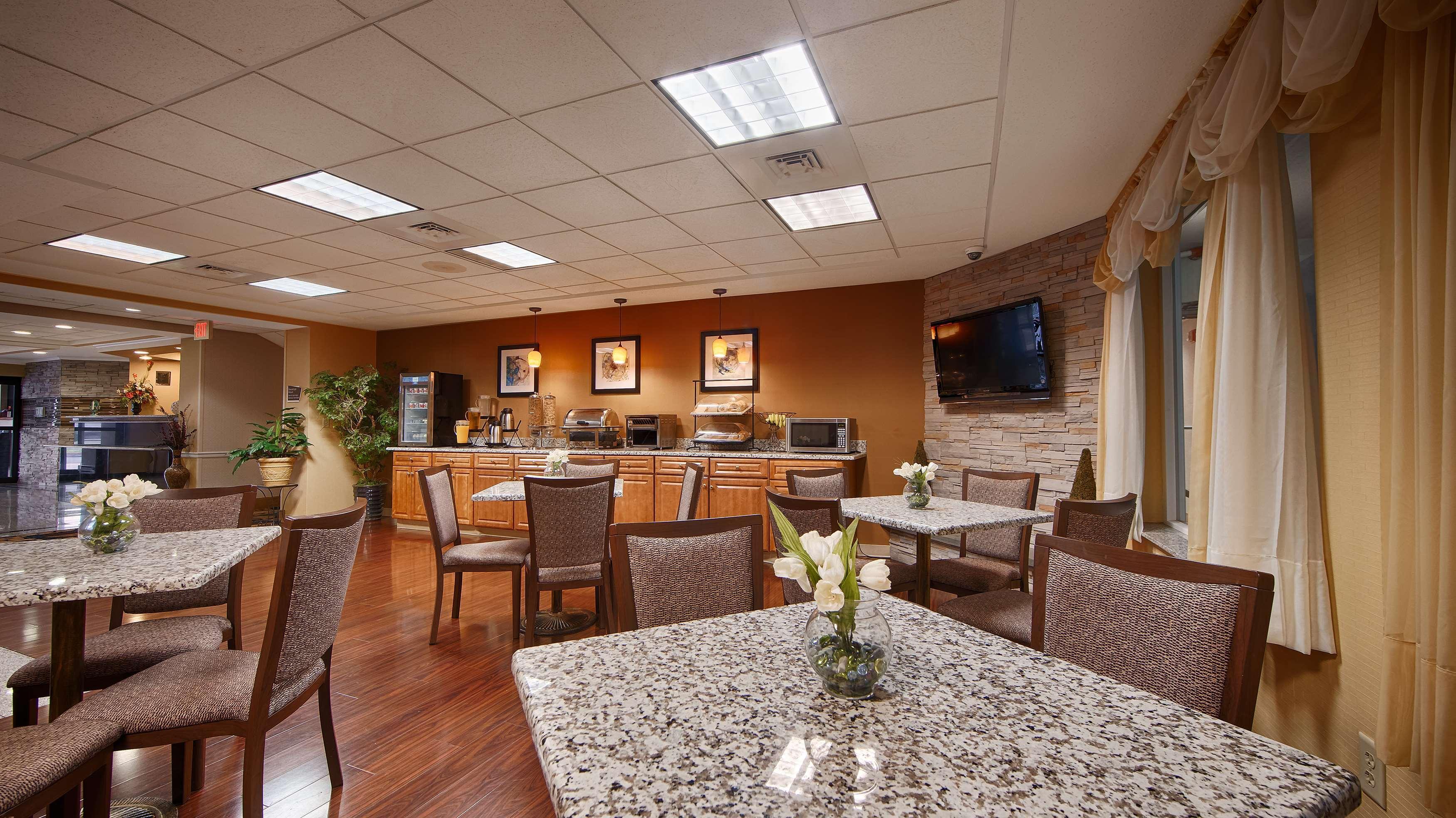 Best Western Plus New England Inn & Suites Berlin Exterior foto