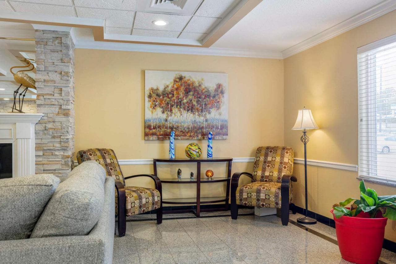 Best Western Plus New England Inn & Suites Berlin Exterior foto