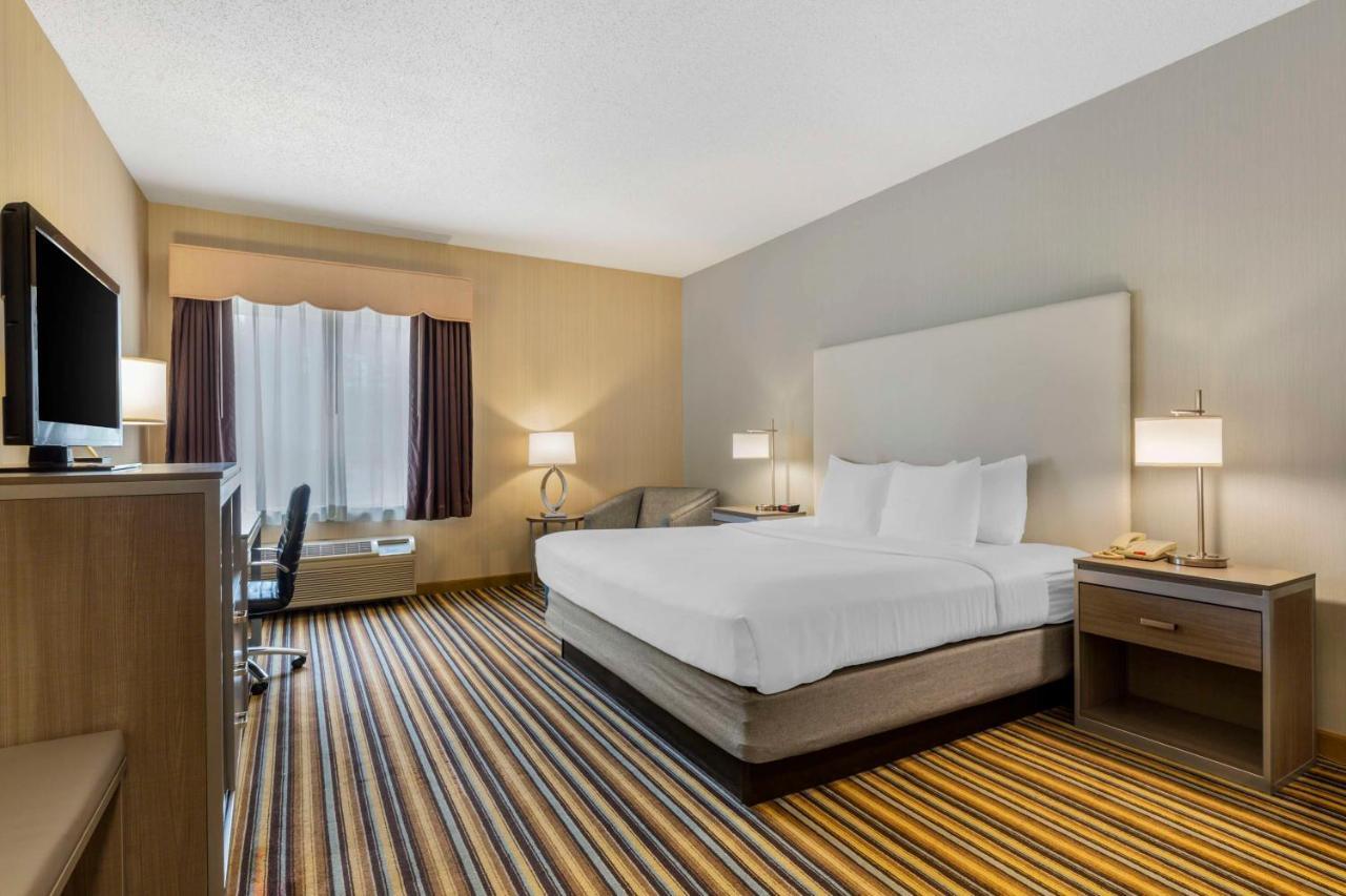 Best Western Plus New England Inn & Suites Berlin Exterior foto