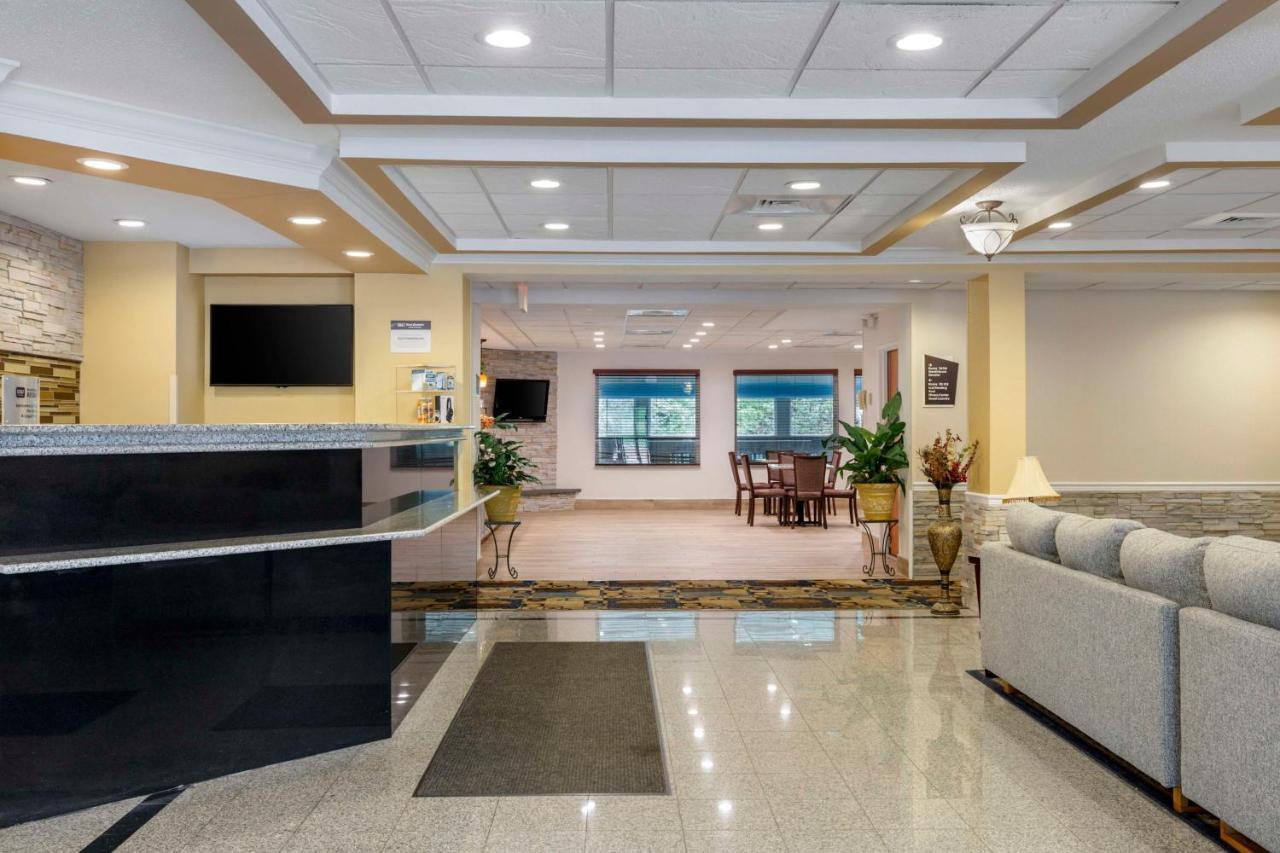 Best Western Plus New England Inn & Suites Berlin Exterior foto
