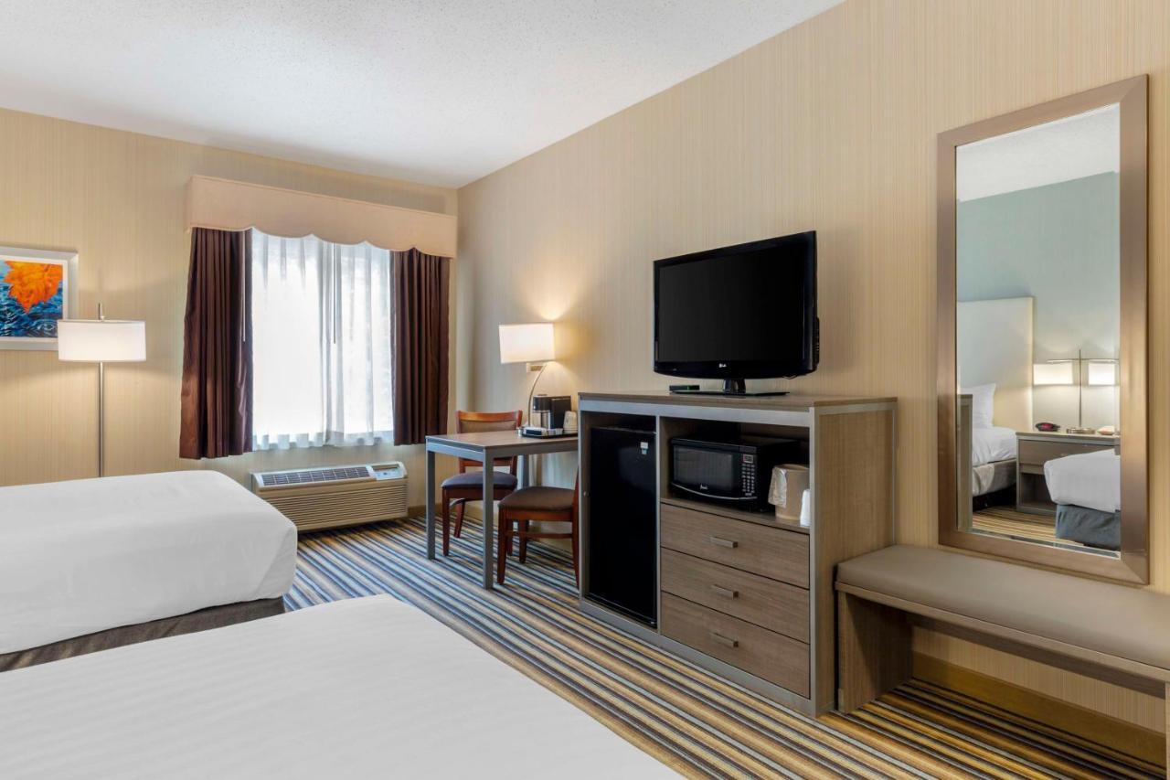 Best Western Plus New England Inn & Suites Berlin Exterior foto