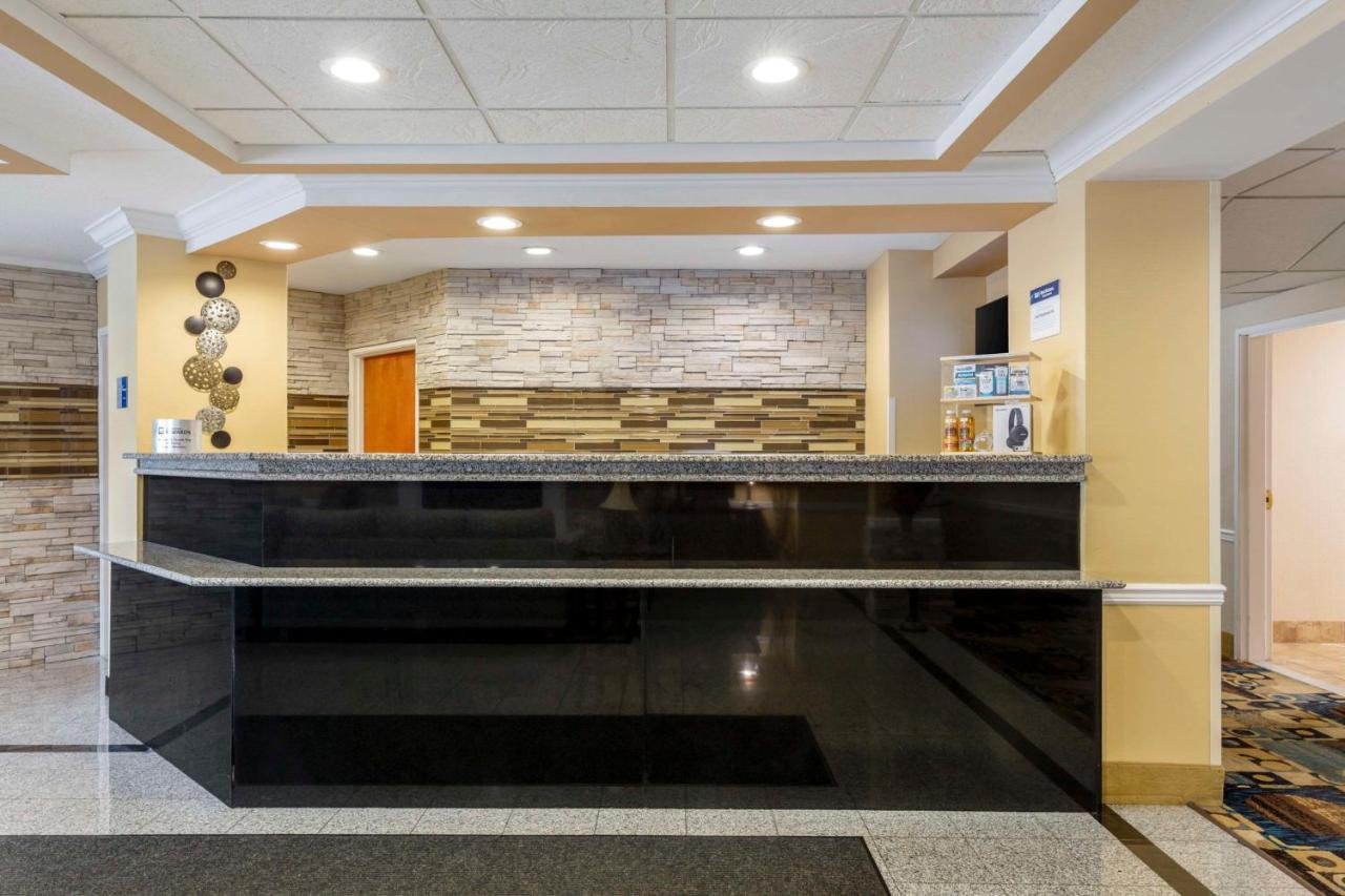 Best Western Plus New England Inn & Suites Berlin Exterior foto