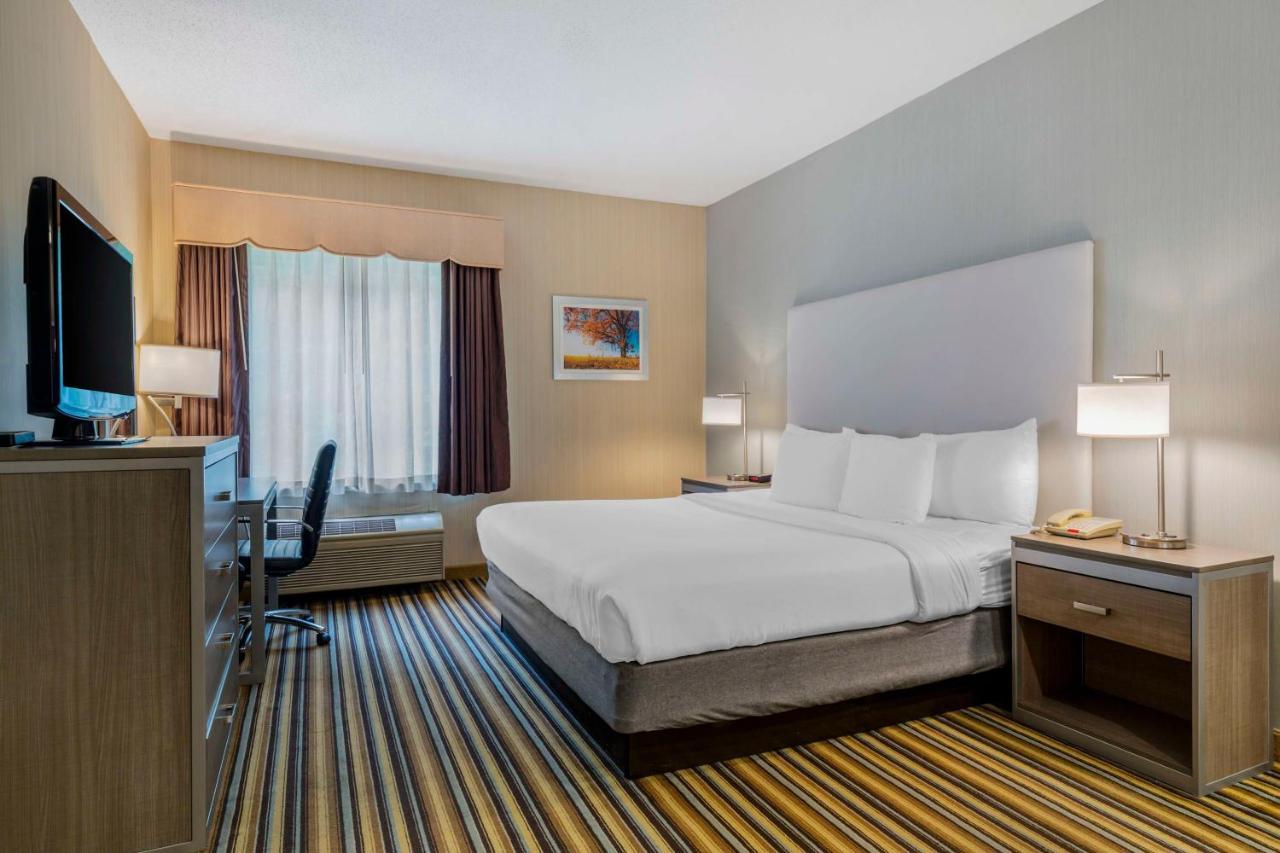 Best Western Plus New England Inn & Suites Berlin Exterior foto