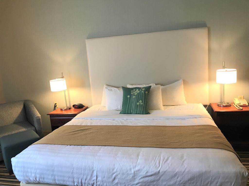 Best Western Plus New England Inn & Suites Berlin Exterior foto